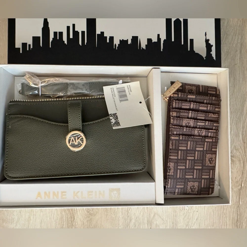 Anne Klein Olive and Brown Wallet and Cardholder Set